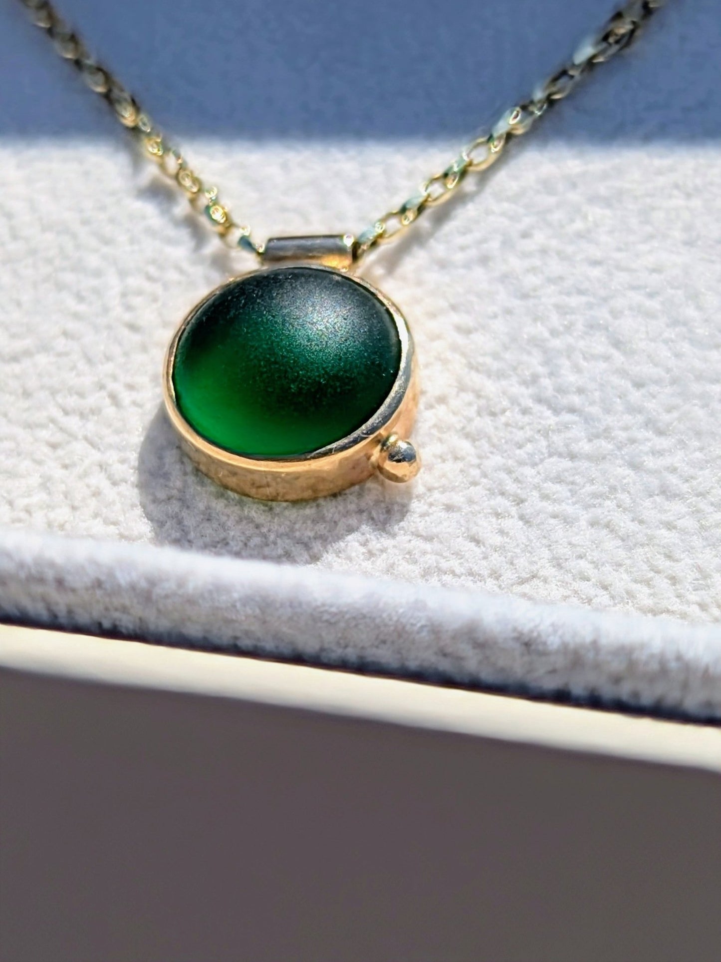 9 Carat Gold Emerald Green Sea Glass Necklace – Allure CollectionNecklacesBooblinka Jewellery