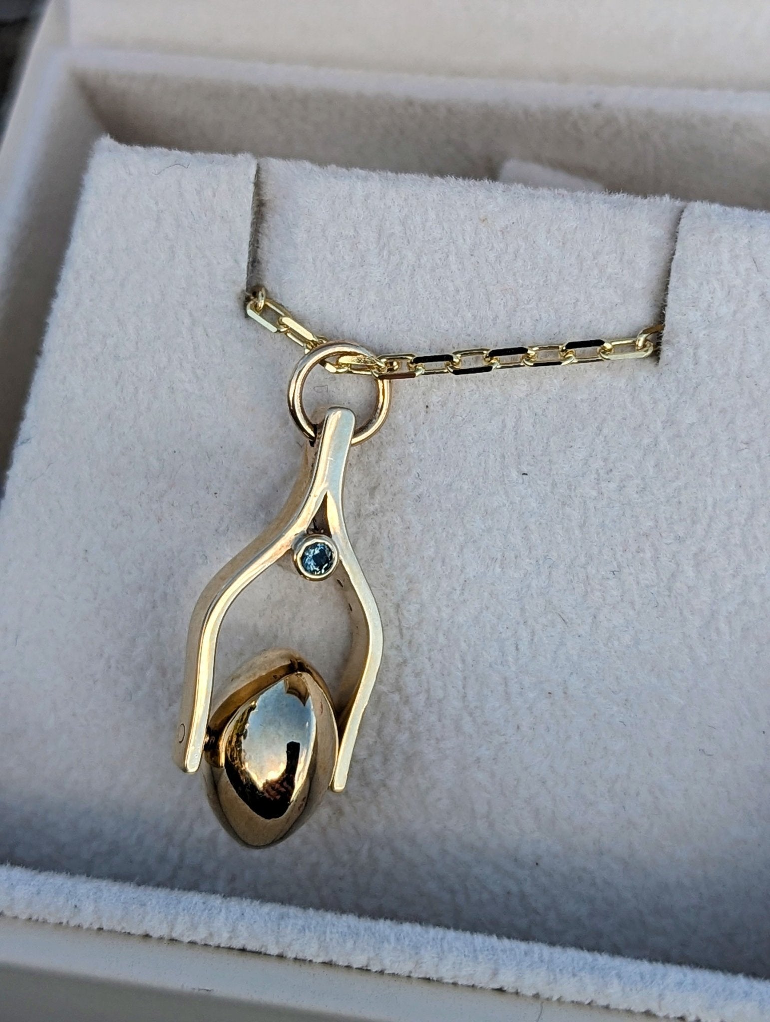 Green Sapphire Spinning Necklace in Solid 9ct GoldNecklacesBooblinka Jewellery