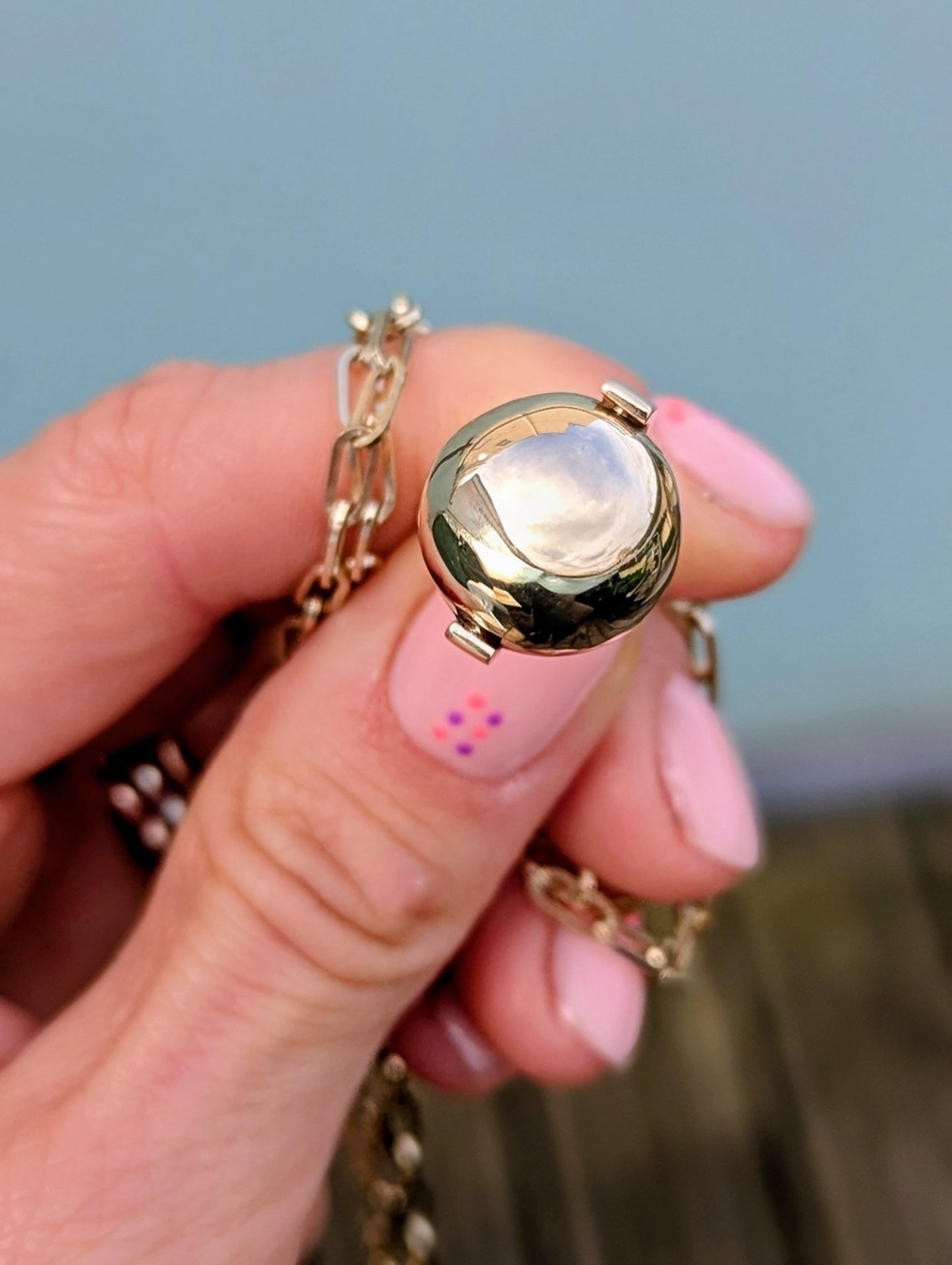 Detail of Spherical Spinning Necklace in Solid Gold - in hand made by Booblinka Jewellery