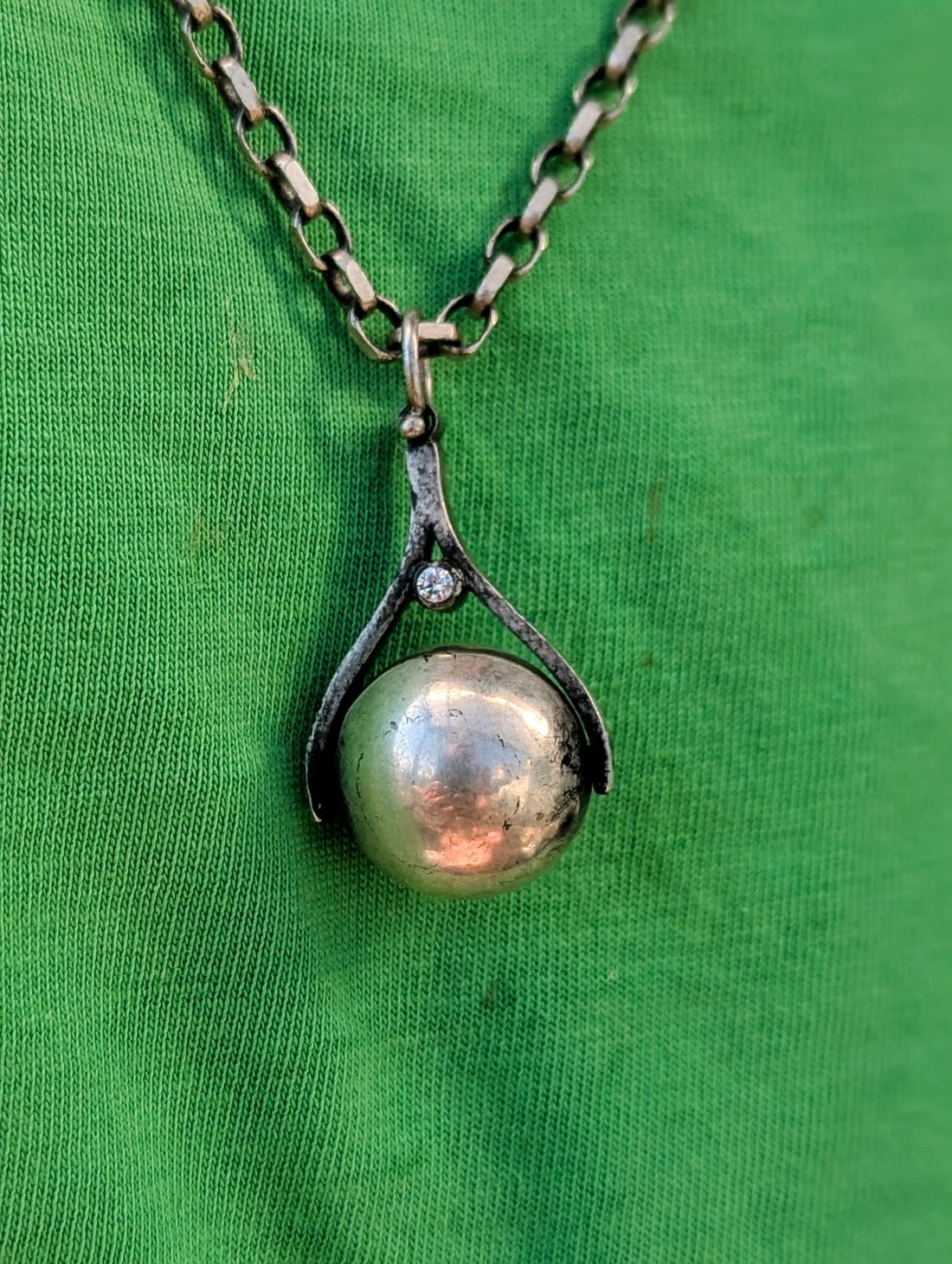 Why Does Silver Tarnish? The Truth About Sterling Silver, Gold and Body Chemistry - Booblinka Jewellery