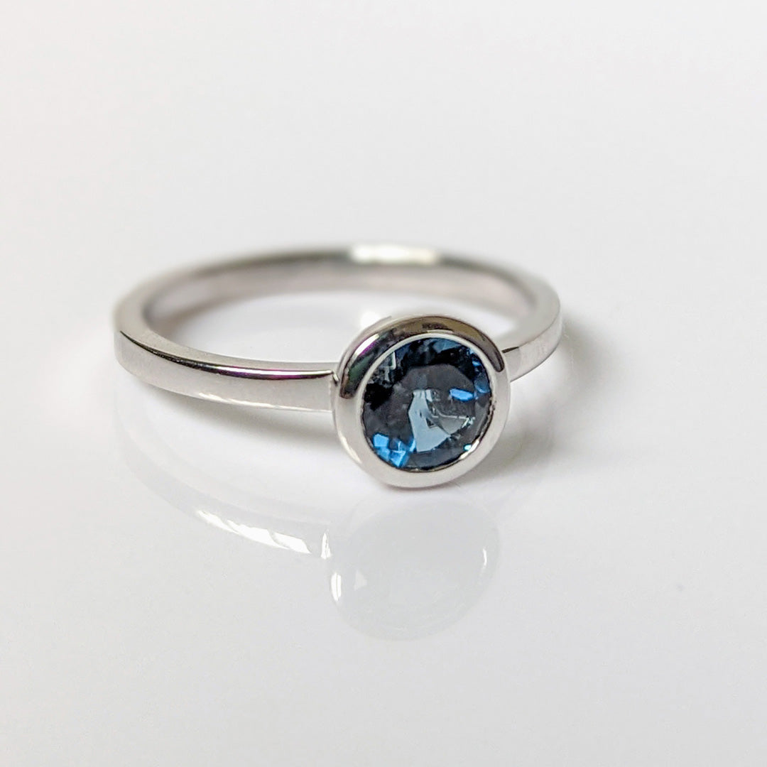 Round London blue topaz white gold ring 