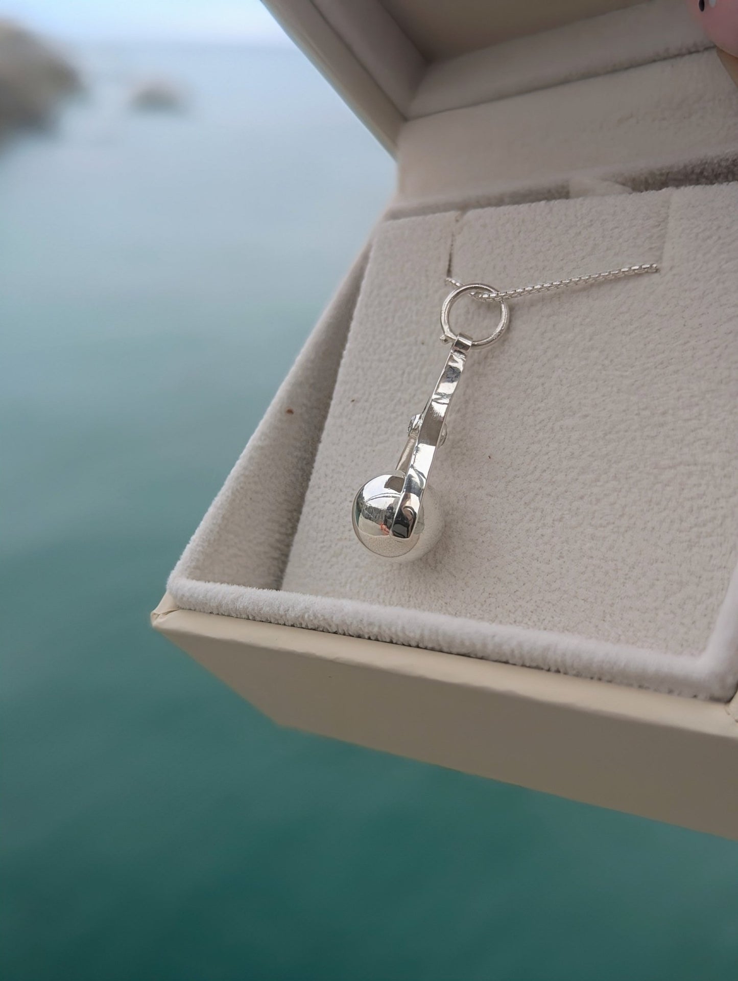 Mini Sterling Silver Spinning Necklace with Moissanites – One of a KindNecklacesBooblinka Jewellery