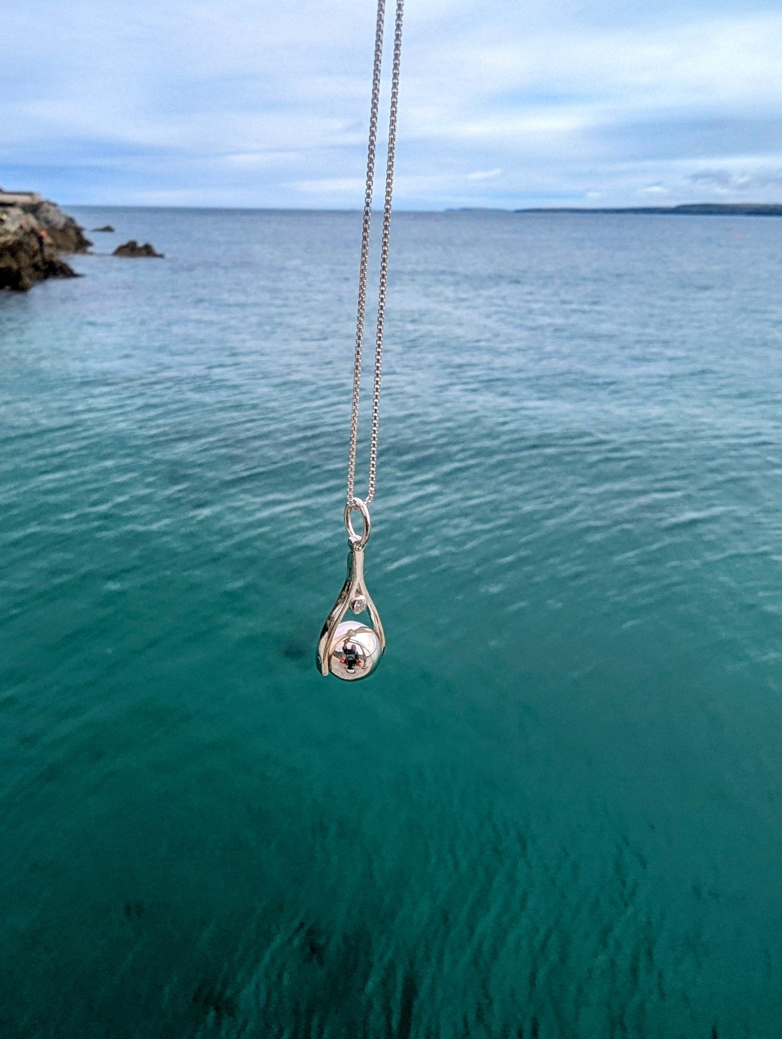 Mini Sterling Silver Spinning Necklace with Moissanites – One of a KindNecklacesBooblinka Jewellery