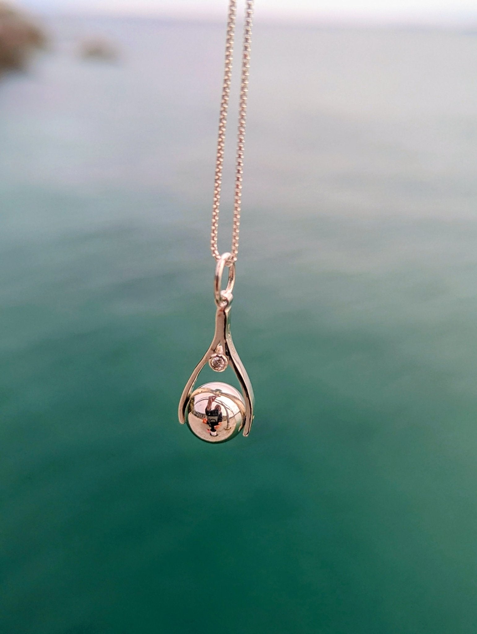 Mini Sterling Silver Spinning Necklace with Moissanites – One of a KindNecklacesBooblinka Jewellery