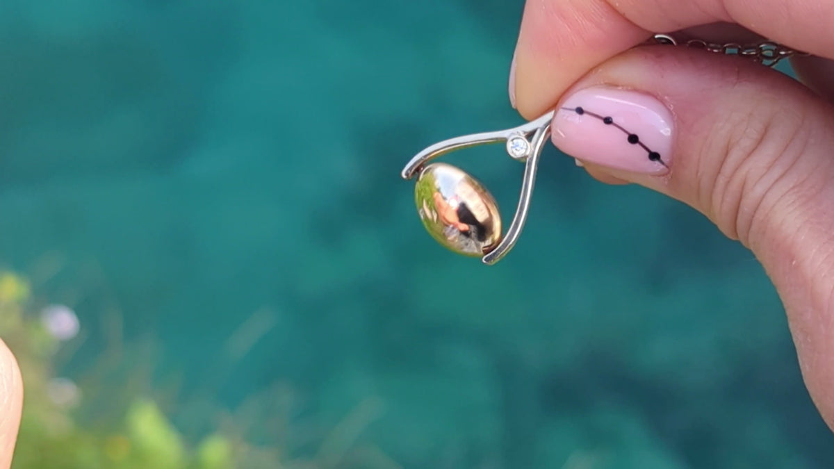 Load video: Gold spinning necklaces showing the movement