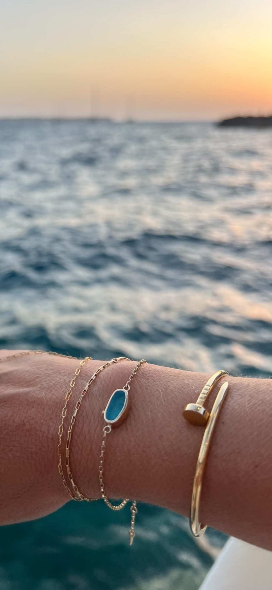 Turquoise Sea Glass Bracelet in Solid 9ct Gold – Handmade in CornwallBraceletsBooblinka Jewellery