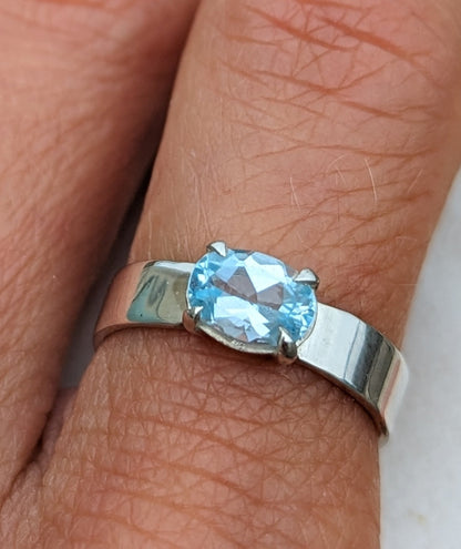 Sterling Silver Ring with Sky Blue Topaz in Claw Setting