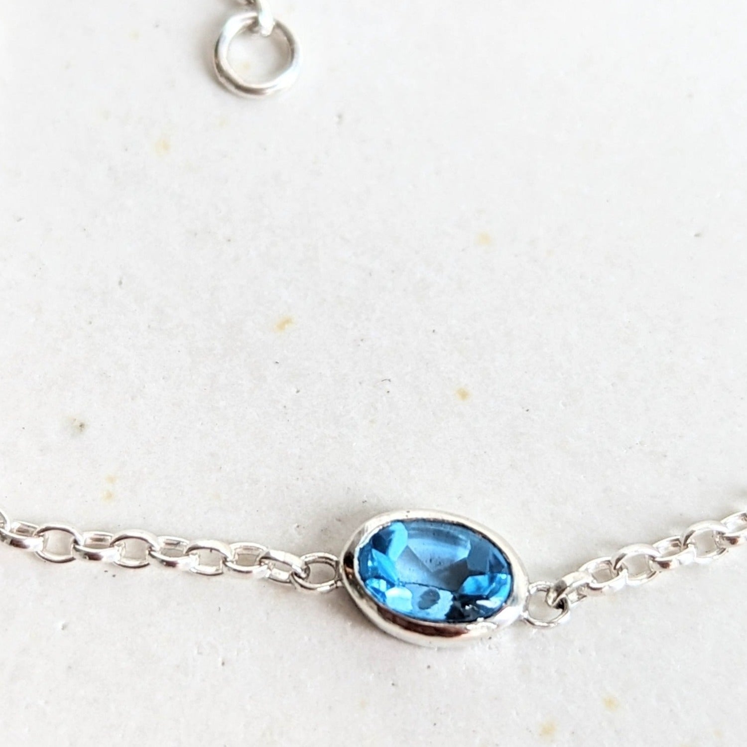 Detail of the oval Silver Bracelet with Swiss Blue Topaz - Ocean Collection by Booblinka Jewellery